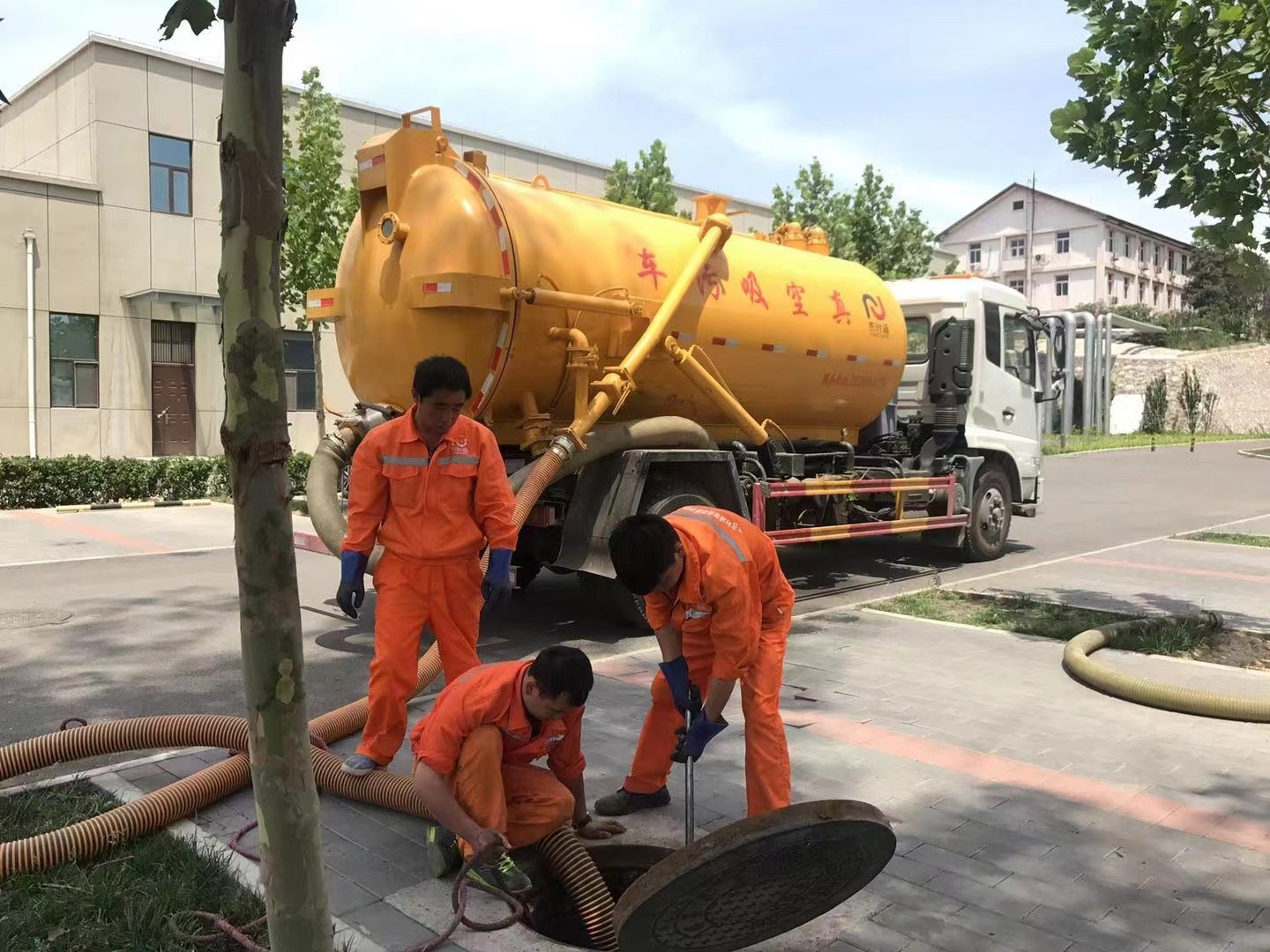 洛浦化粪池清理与5-8吨吸粪车施工效率分析